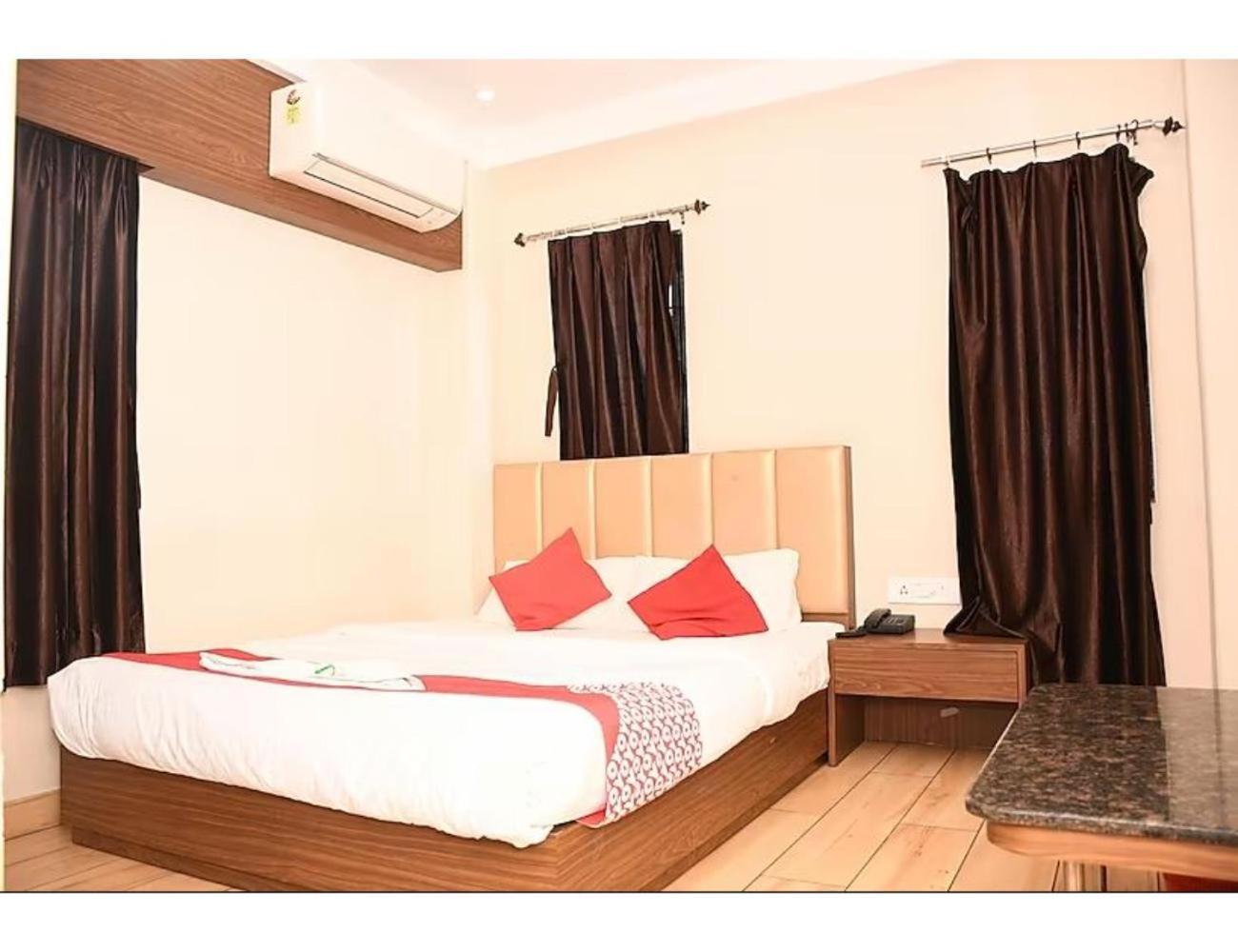 Sona Lodge, Siliguri Extérieur photo
