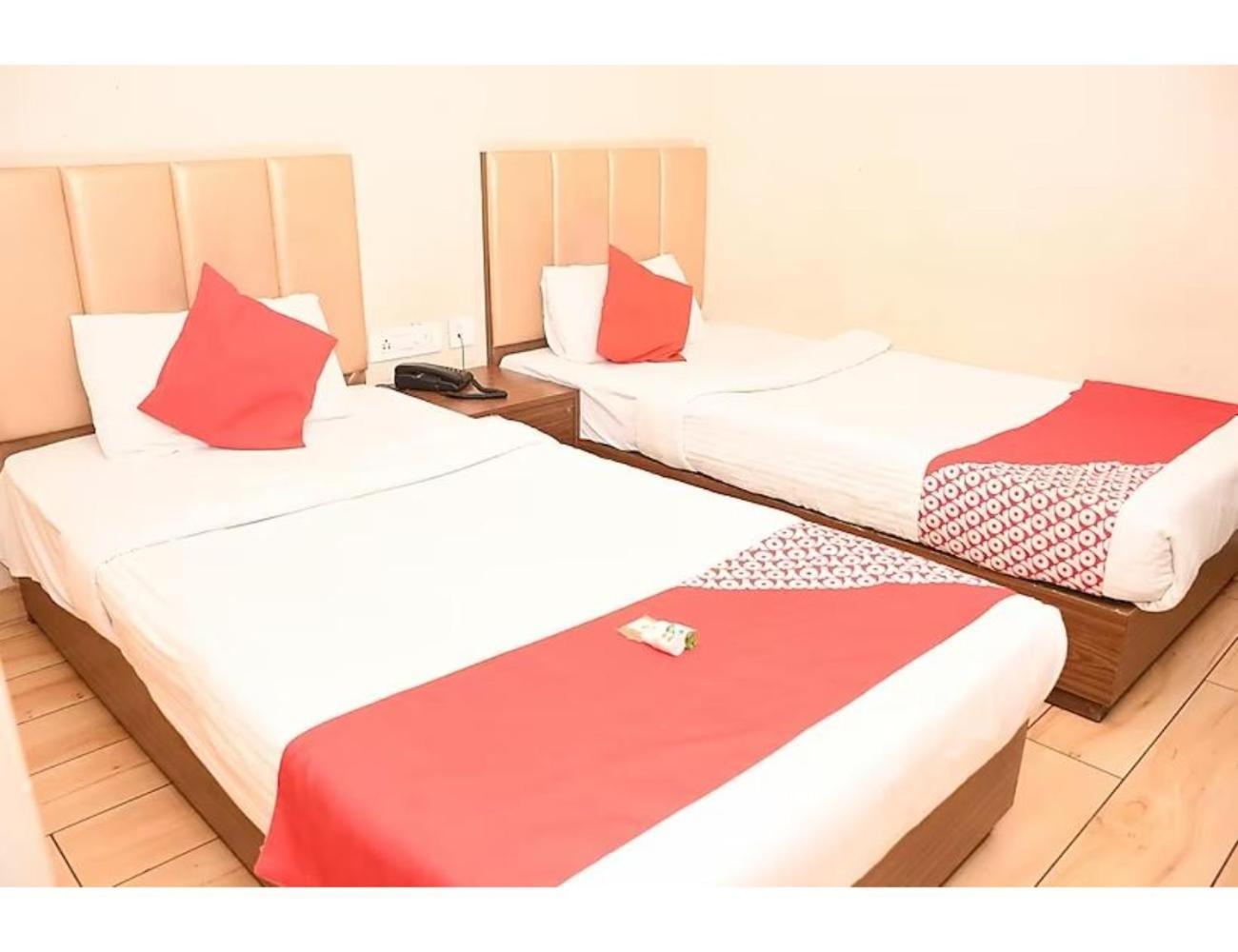 Sona Lodge, Siliguri Extérieur photo